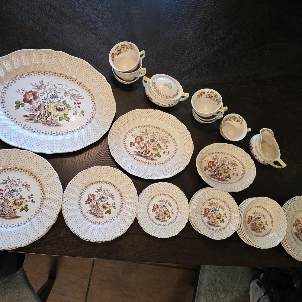 VTG  1934 Royal Doulton Grantham Pattern Made In England Dinnerware Set Of 47
